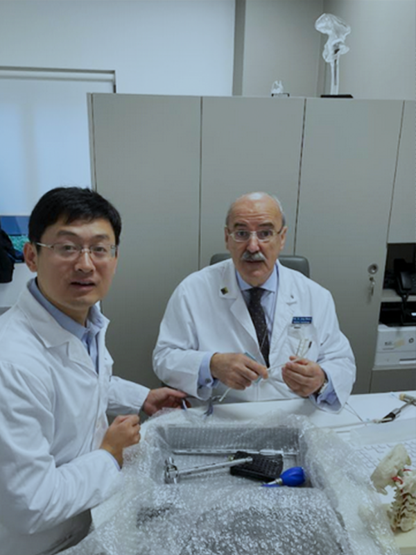 Dr Huafeng Zhang e Dr Jorge Mineiro Dr Huafeng Zhang e Dr Jorge Mineiro